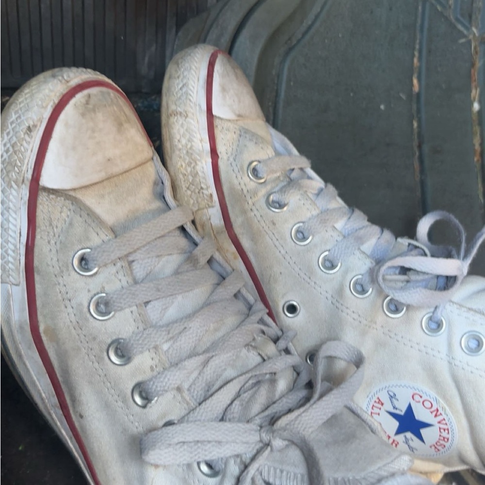 Worn condition: women’s Converse White Canvas Low-Top Sneakers